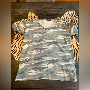 Zutter Women’s V-neck camouflage shirt